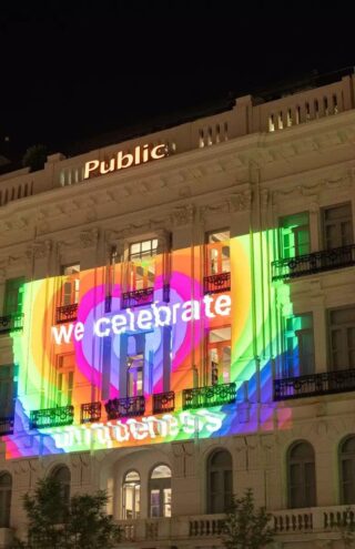 Στα Public γιορτάζουμε τη μοναδικότητα!