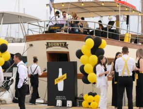 Το Schweppes δίνει χαρακτήρα στο ελληνικό καλοκαίρι