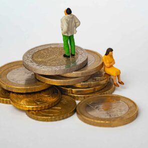 Η Ελλάδα της ιδιοκτησίας και της περιορισμένης χρηματοοικονομικής παιδείας