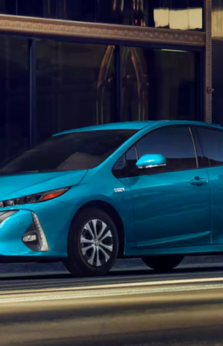 Η Toyota ξανασκέφτεται την ηλεκτροκίνηση λόγω της Tesla
