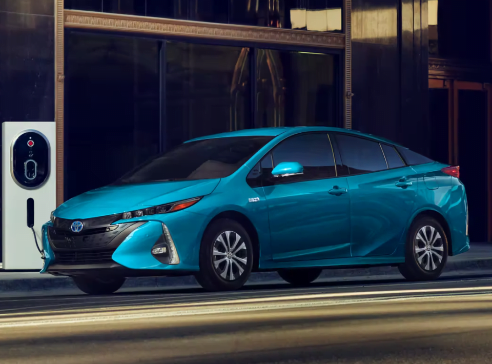 Η Toyota ξανασκέφτεται την ηλεκτροκίνηση λόγω της Tesla