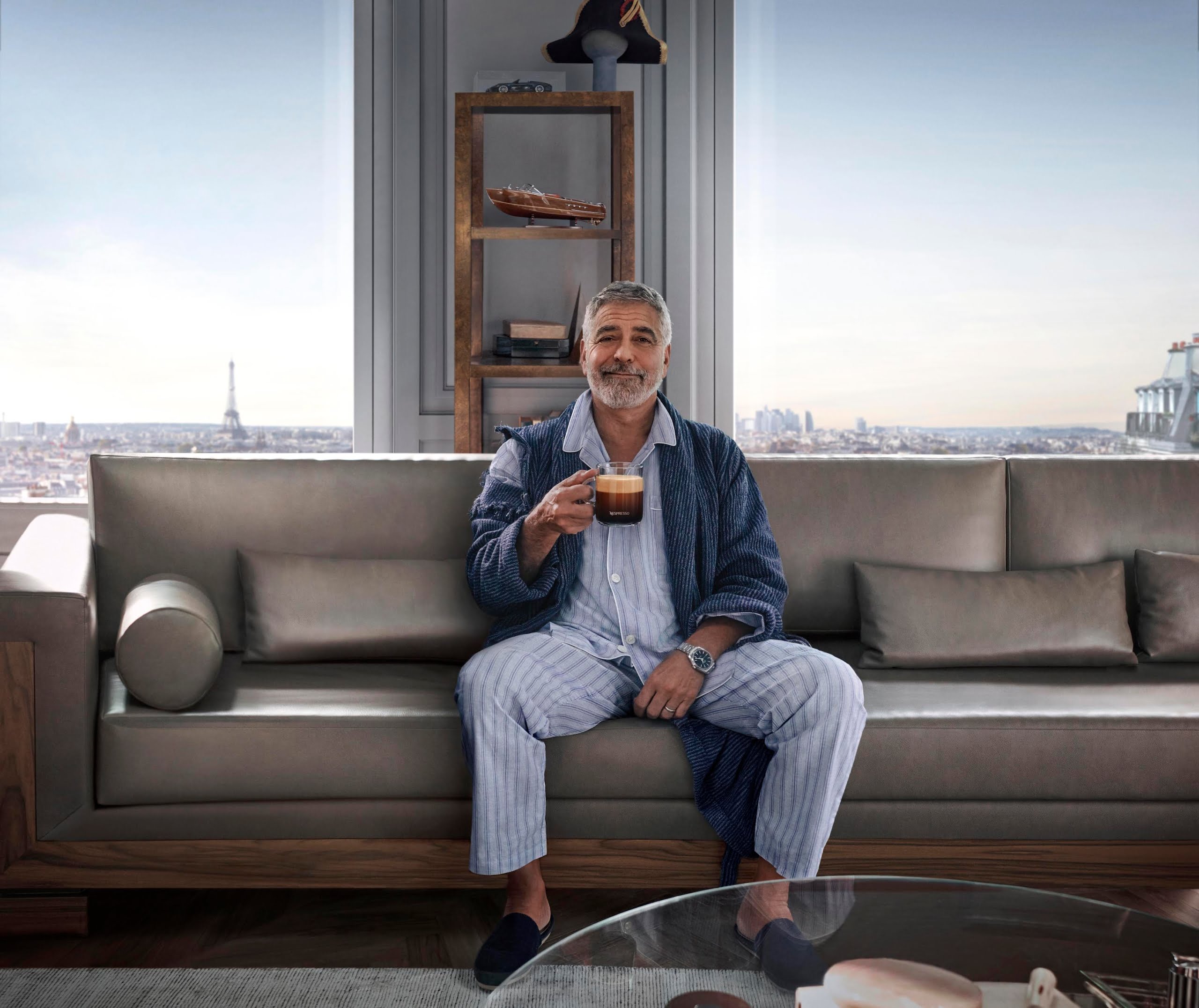 Η Nespresso επαναφέρει τον George Clooney και τον Jean Dujardin στην οθόνη στην νέα διαφήμιση που θυμίζει κωμωδία δράσης