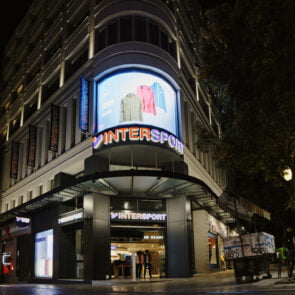 Στην INTERSPORT σβήνουν τα φώτα.Όχι τώρα, πάντα!
