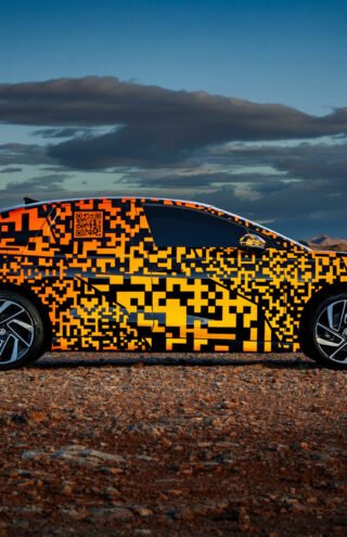 Η Volkswagen αποκαλύπτει το επόμενο ηλεκτρικό της αυτοκίνητο με ψηφιακό καμουφλάζ
