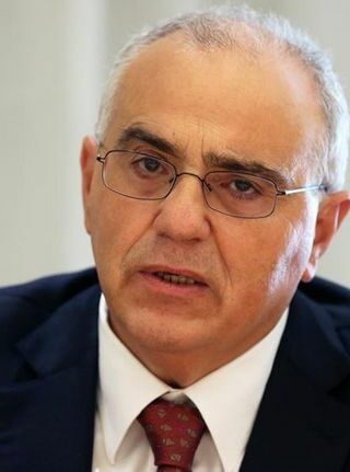 Το Πρόσωπο : Νίκος Καραμούζης