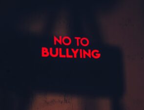 Πώς οι Gen Z-ers βάζουν τέλος στο εργασιακό bullying