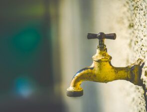 Από την ξηρασία έως τις πλημμύρες, το νερό είναι ένα επείγον επιχειρηματικό ζήτημα