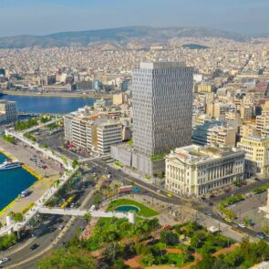 Πλησιάζει η ώρα αποκαλυπτηρίων για τον Πύργο Πειραιά