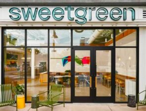 Trending Now: Automated Robotic Salad Bars