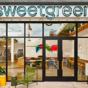 Trending Now: Automated Robotic Salad Bars