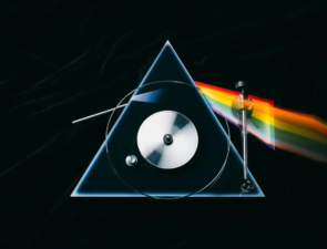 Trending Now: Pink Floyd-Themed Turntable