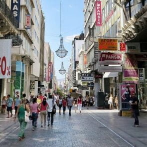 Οδός Ερμού: πολύ ψηλά και φέτος