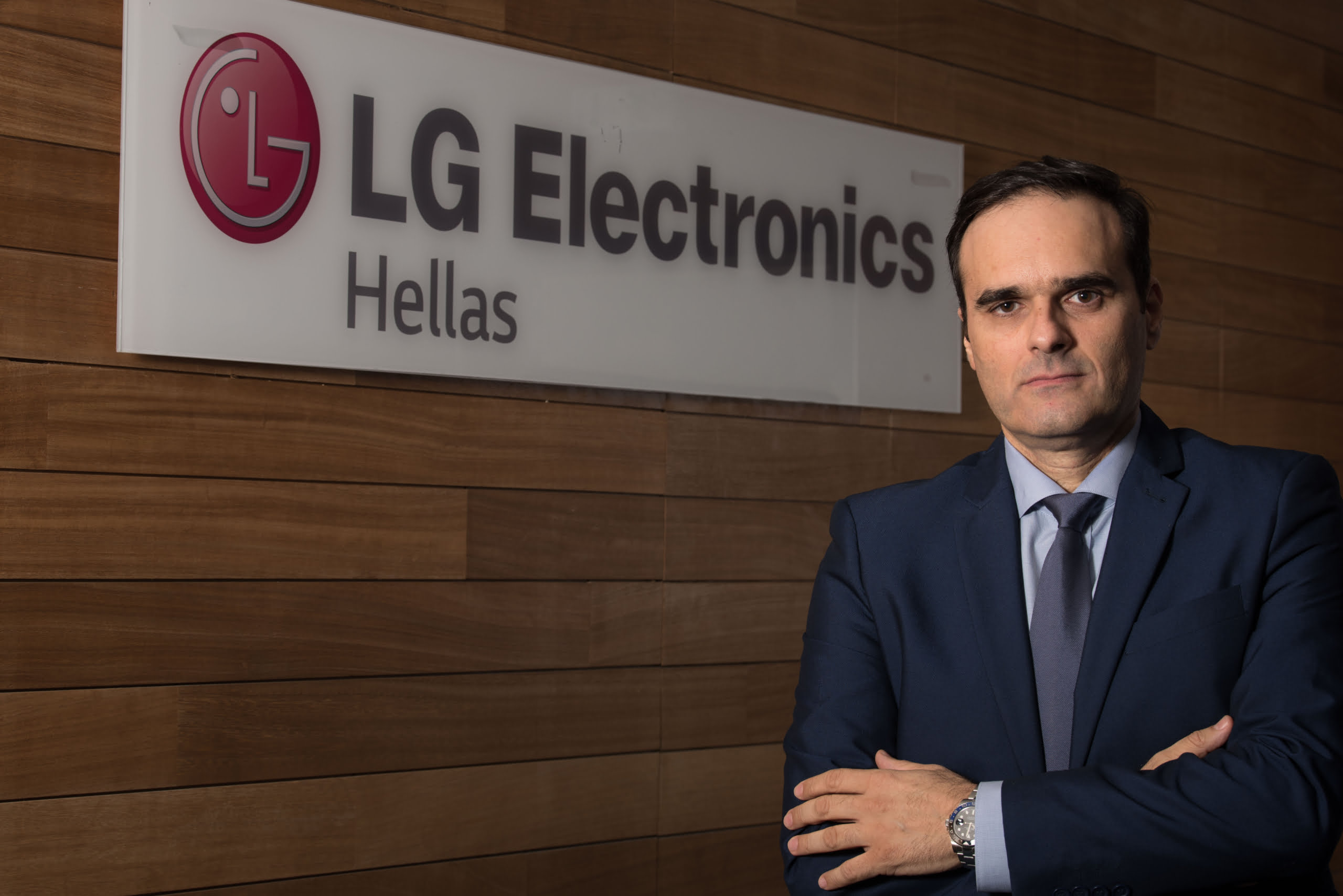 Γιάννης Μαντάς Εμπορικός Διευθυντής Business Solutions  LG Electronics Ελλάς | Η LG Electronics κατέχει ηγετική θέση στην παροχή προϊόντων και λύσεων για επαγγελματίες&#8221;