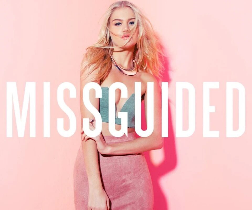 Μετά τη συνεργασία της με την Forever 21, η Shein πουλάει τη Missguided
