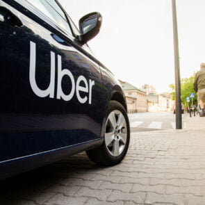 Uber: Νοικιάστε το αυτοκίνητό σας από 7 ευρώ στην Ελλάδα