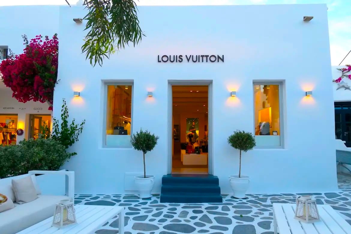 Η Louis Vuitton στην Ελλάδα συνθλίβει όλα τα ρεκόρ πωλήσεών της