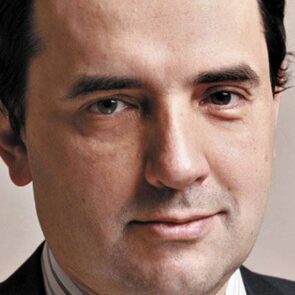 Τρύφων Νάτσης: Ο αθόρυβος δισεκατομμυριούχος που χτυπά την πόρτα του Χρηματιστηρίου