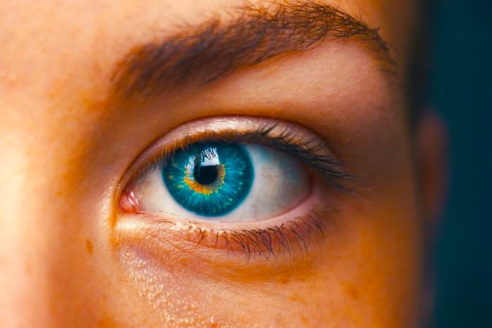 Φακοί επαφής με «super-vision» ή πως οι επιστήμονες δημιουργούν φακούς που βλέπουν το αόρατο