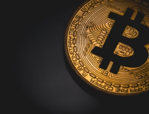 Τι κρύβεται πίσω από το comeback του Bitcoin;