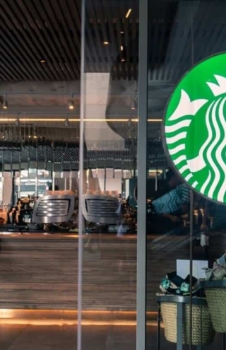 Η αλλαγή φαίνεται να έφερε αποτελέσματα για τα Starbucks
