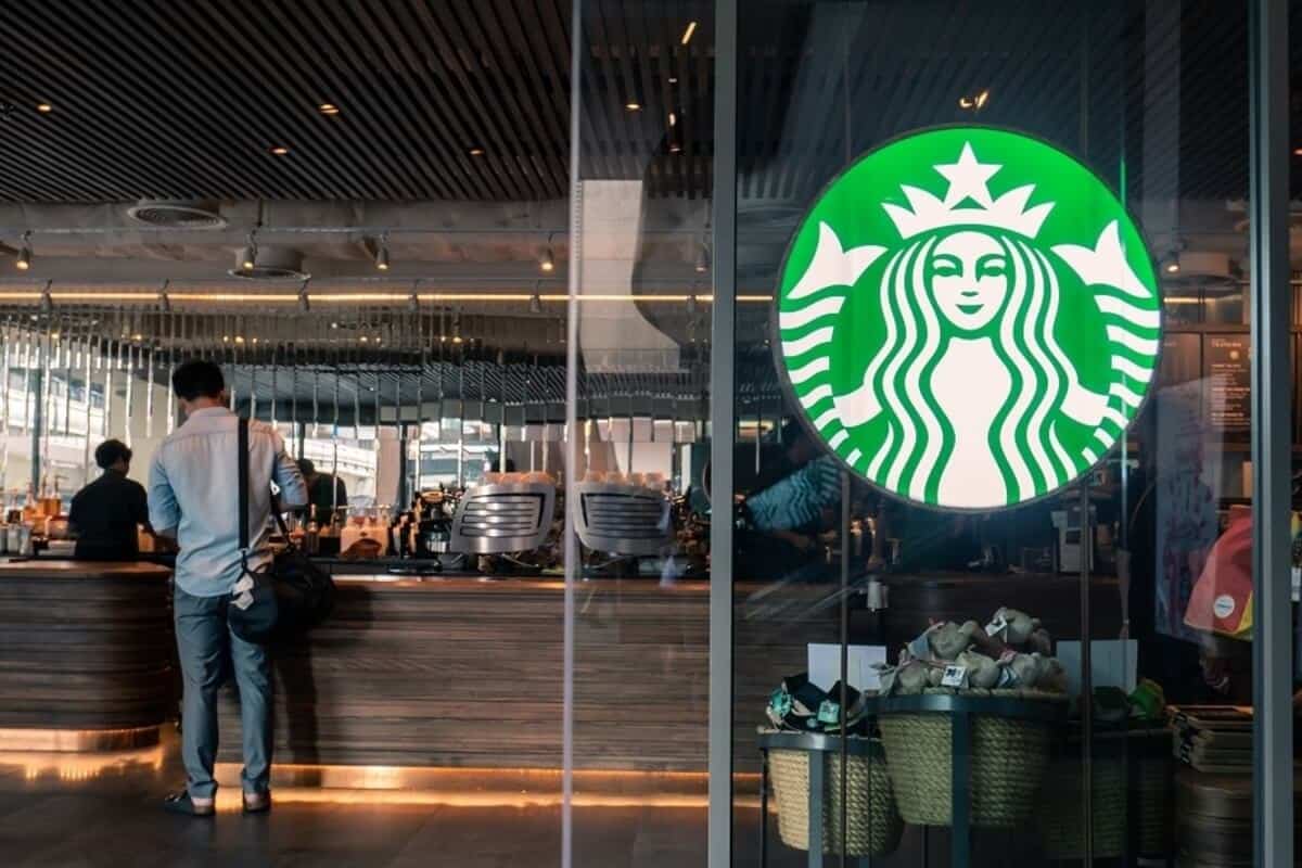 Η αλλαγή φαίνεται να έφερε αποτελέσματα για τα Starbucks