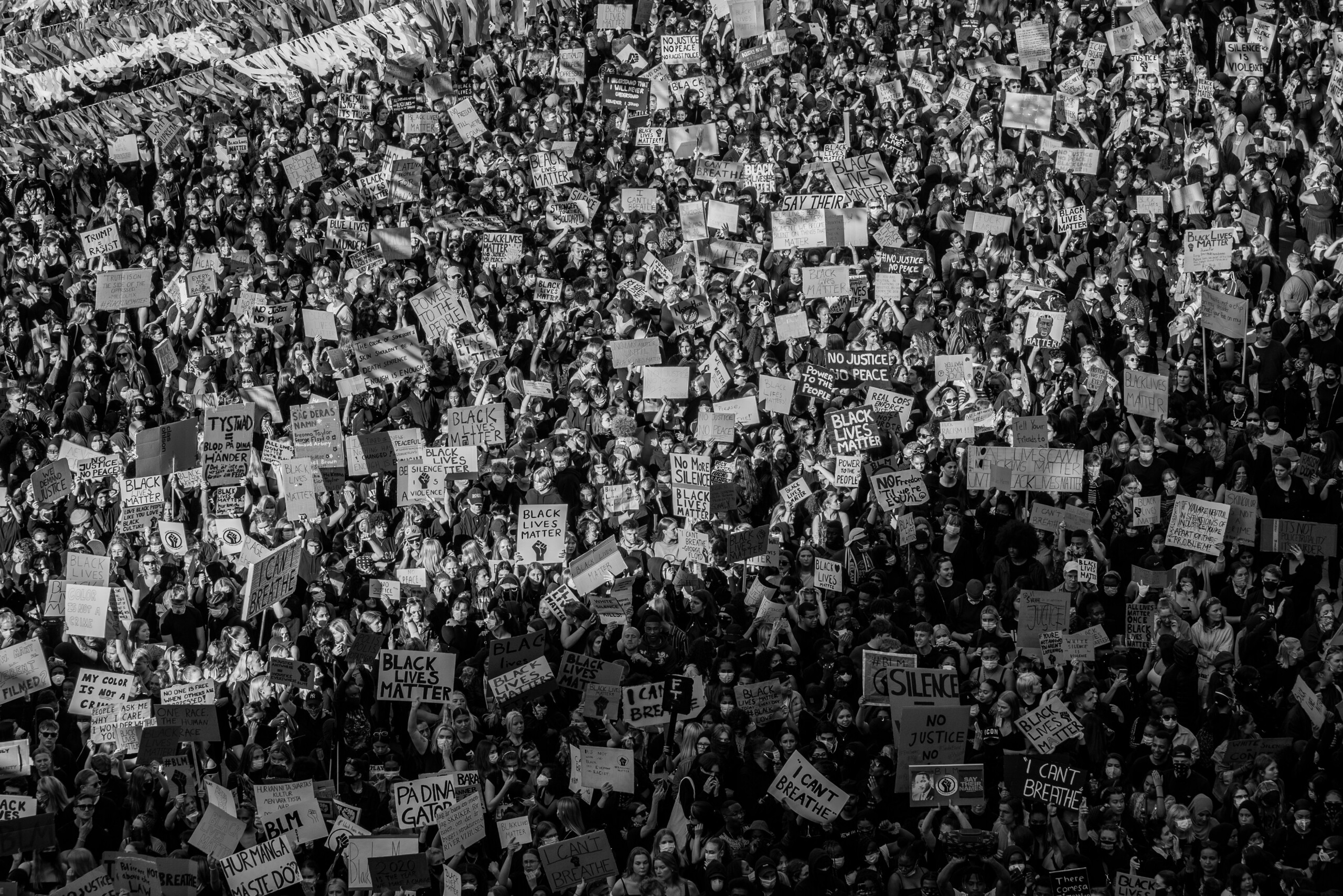 Όταν οι άνθρωποι διαδηλώνουν με selfies χωρίς να κλείνουν οι δρόμοι