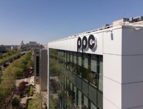 Η ΔΕΗ «ανοίγει τα φτερά της» στο εξωτερικό