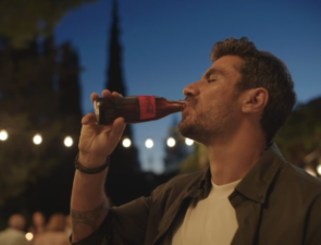 Coca-Cola και Άκης Πετρετζίκης μας καλούν να δημιουργήσουμε τη δική μας Συνταγή της Μαγείας