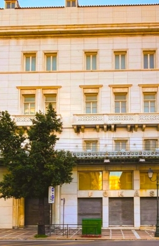 Τα εμβληματικά κτίρια που ρημάζουν σε Πανεπιστημίου και Σταδίου