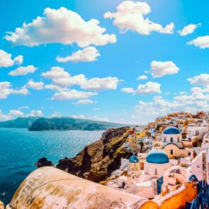 Ο ελληνικός τουρισμός «σπάει τα κοντέρ» το 2024