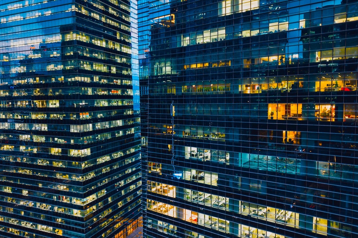 Το real estate των γραφείων: Κινδυνεύει η Ελλάδα από μία εισαγόμενη «φούσκα»;