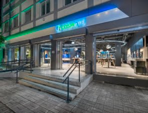 Νέα ψηφιακή εμπειρία στα καταστήματα COSMOTE