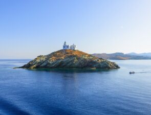 Είναι η Τζια η νέα Μύκονος;