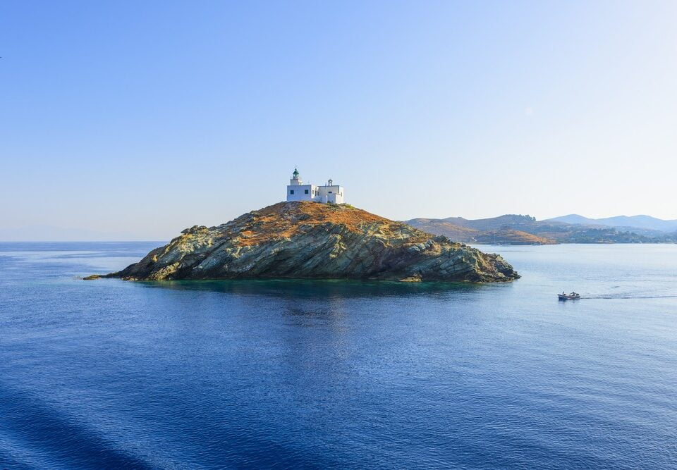 Είναι η Τζια η νέα Μύκονος;