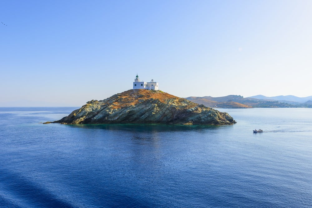 Είναι η Τζια η νέα Μύκονος;