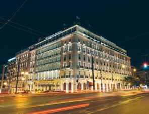 Τα εμβληματικά, πολυτελή ξενοδοχεία της Αθήνας «ψηφίζουν» οι τουρίστες