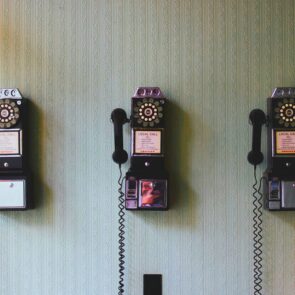 Αλλαγές προσώπων και ανακατατάξεις στα Telecoms