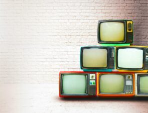 Στην Cosmote TV η μερίδα του λέοντος στη συνδρομητική τηλεόραση – Πού βρίσκονται Nova, Netflix, Vodafone και Disney+