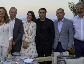 Η Nia Vardalos στην Ελλάδα για την καμπάνια Greek Farms