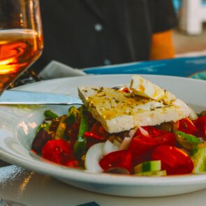 Η φέτα, η πολυεθνική Lactalis και η τέταρτη διεθνής νίκη για την ονομασία