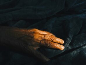 Γιατί η Ελλάδα είναι ιδανική για Κέντρα φιλοξενίας και φροντίδας ηλικιωμένων
