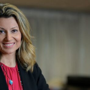 Βασιλική Λαζαράκου: Η πολυπράγμων πρώτη κυρία της Επιτροπής Κεφαλαιοαγοράς