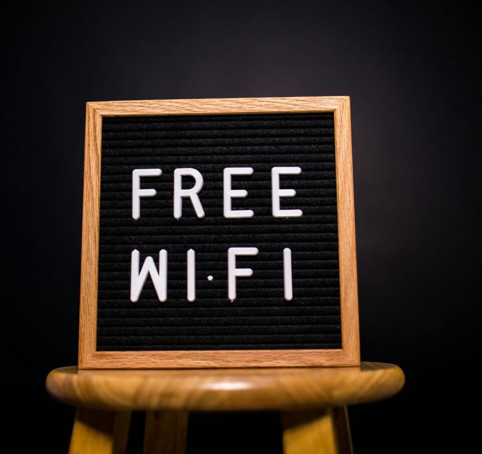 «Φουντώνει» η «μάχη» των εταιρειών για 5G και δορυφορικό ίντερνετ στο σπίτι