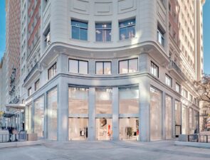 Η «go big» στρατηγική των Zara και πού στοχεύει