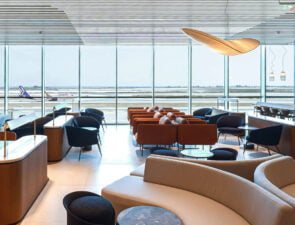 H AEGEAN καλωσορίζει τους επιβάτες της στο νέο Business Lounge στο αεροδρόμιο της Λάρνακας δίπλα στις πύλες αναχώρησης