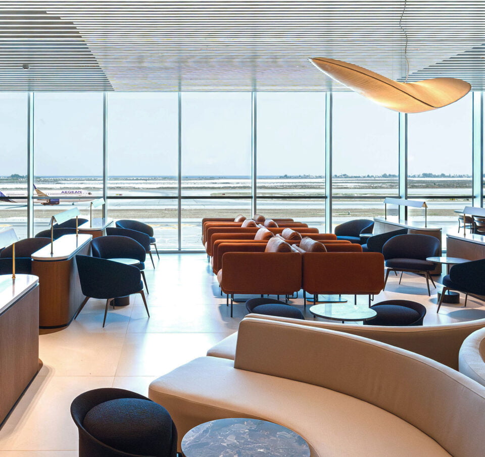 H AEGEAN καλωσορίζει τους επιβάτες της στο νέο Business Lounge στο αεροδρόμιο της Λάρνακας δίπλα στις πύλες αναχώρησης