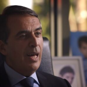 Μιχάλης Αραμπατζής: Ο επιχειρηματίας που «βάζει μικρούς στόχους για να μπορεί να τους πιάνει»