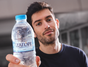 Ο Μίλτος Τεντόγλου δεν βλέπει το τώρα, βλέπει το αύριο. Και το πάει τέρμα.