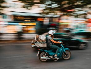 Πόσο ελκυστικό είναι τελικά το επάγγελμα του διανομέα στην Ελλάδα;