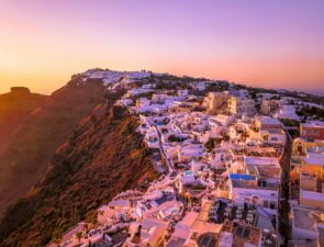 Τι είναι το πράσινο τέλος και γιατί «ξεσηκώνει» τους ξενοδόχους;